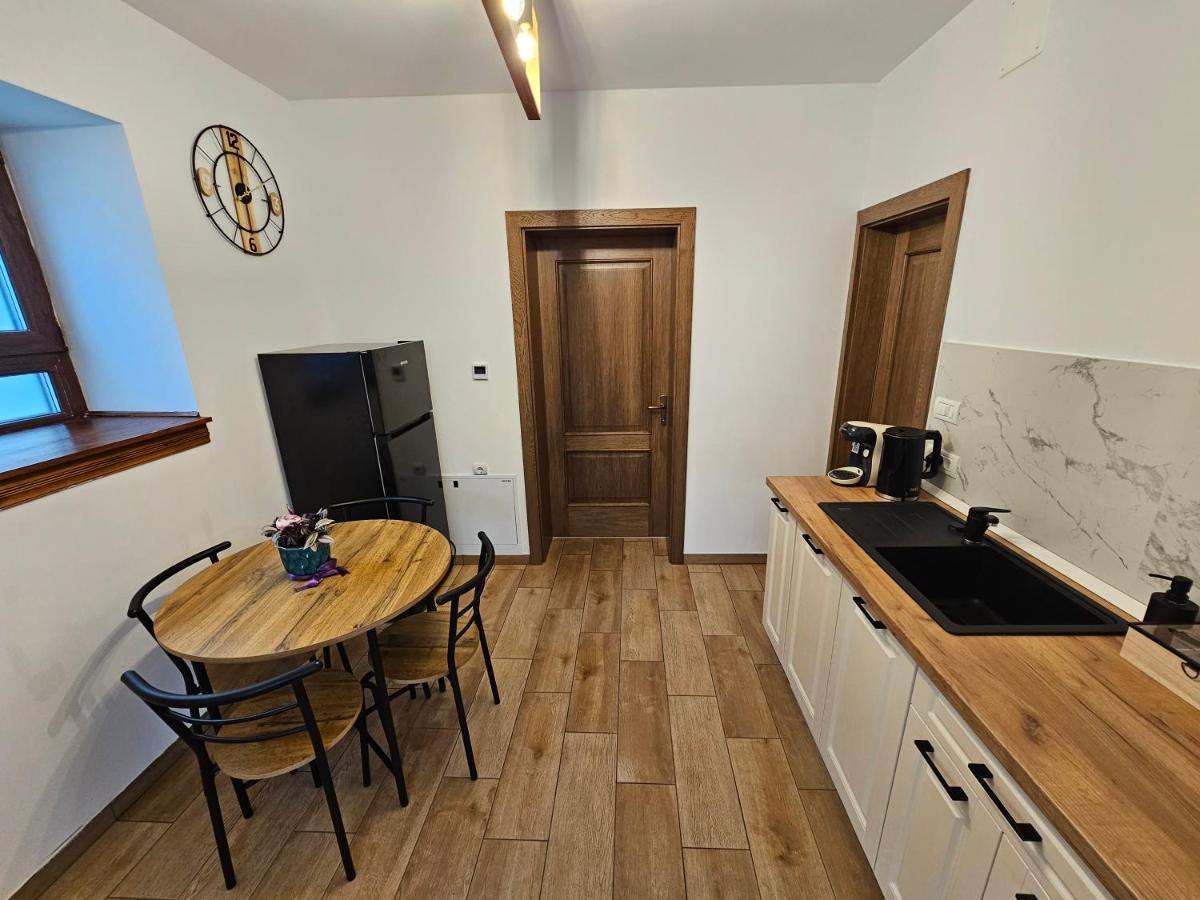 Arbor Inn Braşov Buitenkant foto