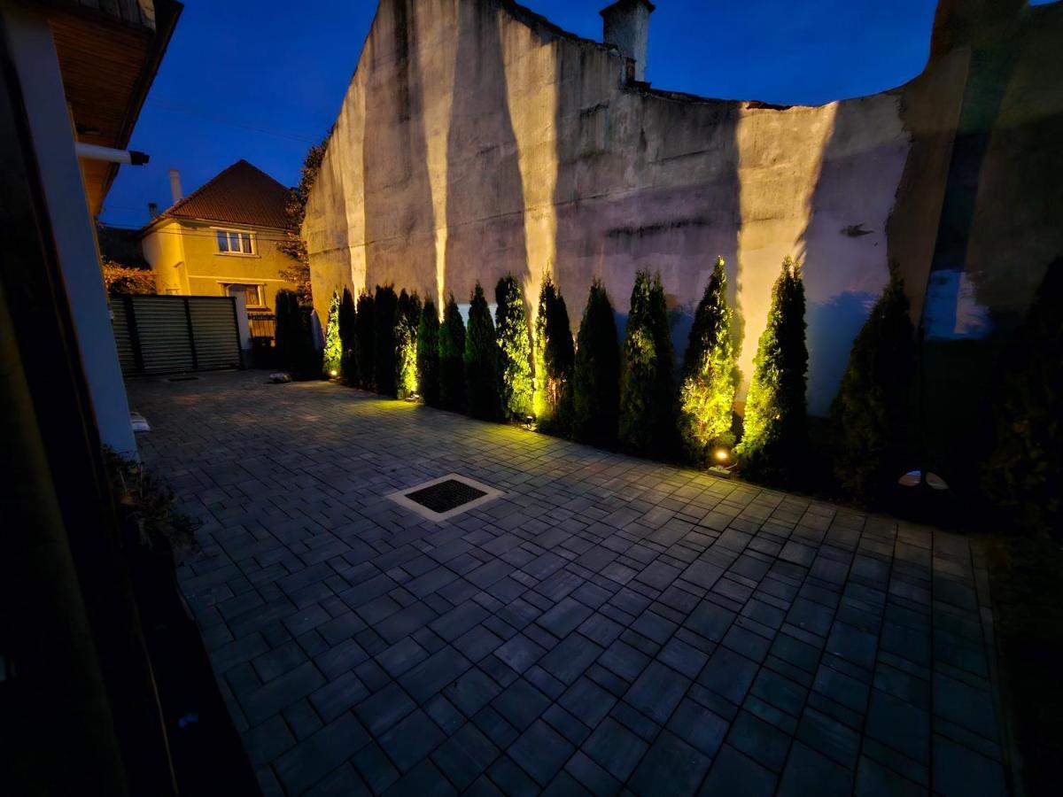 Arbor Inn Braşov Buitenkant foto